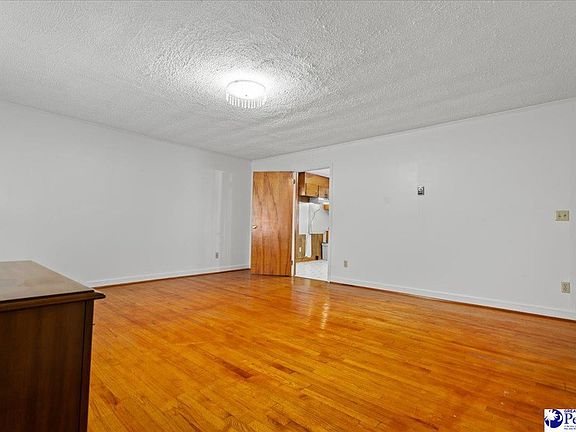 3rd image of 841 Fore Rd