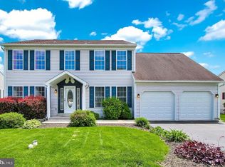 22 Roxberry Dr, Sinking Spring, PA 19608