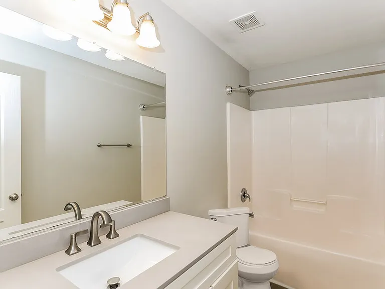185 Revolutionary Dr — Photo 16