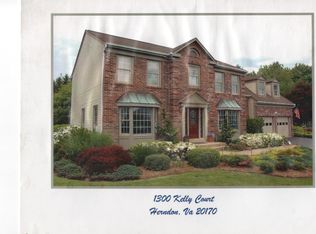 1300 Kelly Ct, Herndon, VA 20170
