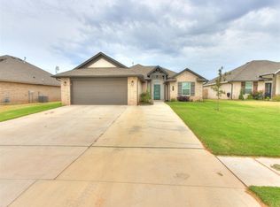 527 Hackberry Ln, Washington, OK 73093