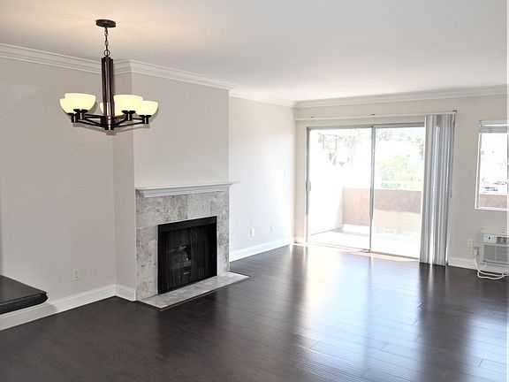 4th image of 15040 Moorpark St APT 303