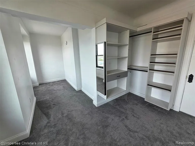 15 E Kirby St #829 — Photo 24