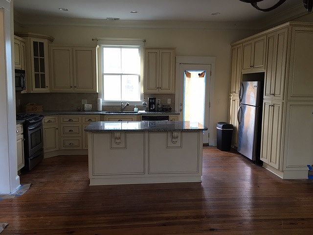 HUGE Kitchen on 2nd Floor with Island Bar