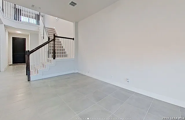 3 bed, 2.5 bath, 2373 sqft, $2,300 — Photo 2