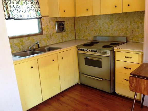 2nd image of 11726 Hickory Dr