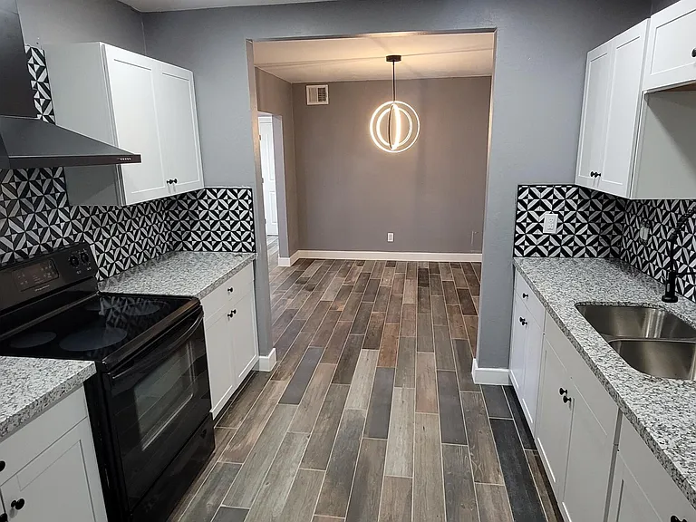105 N Los Robles Dr — Photo 4