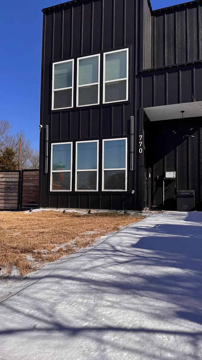 Building Photo - 770 Elwayne Ave