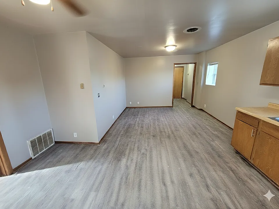 103 Grand Ave E #1