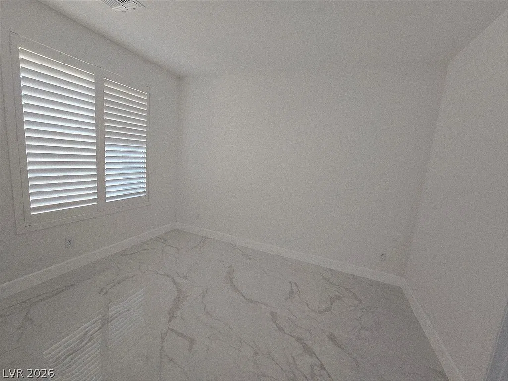 4 bed, 3.5 bath, 3000 sqft, $3,200 — Photo 2