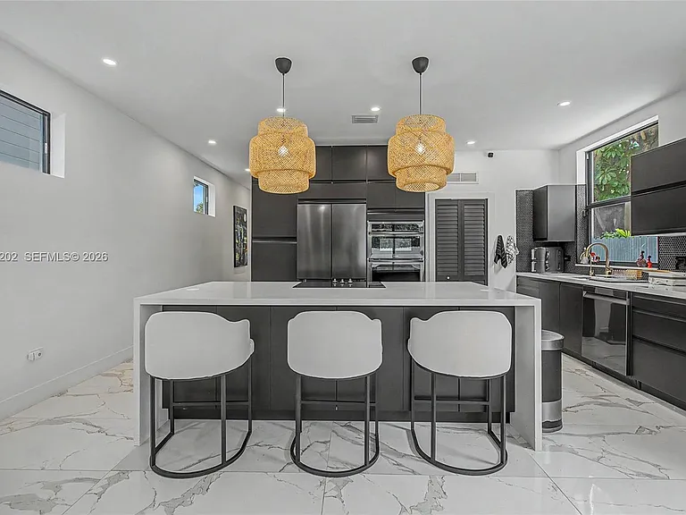 2320 SW 14th St — Photo 12