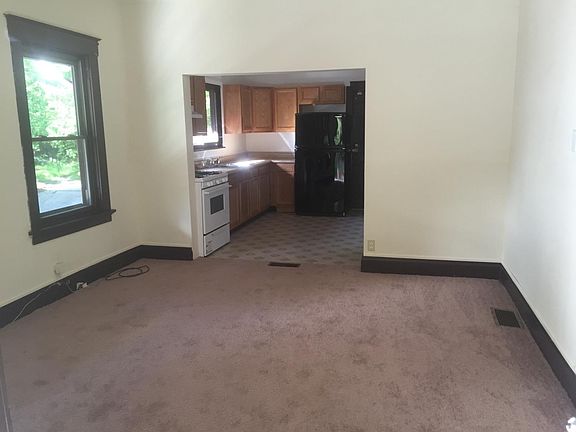 3rd image of 389 Elberon Ave