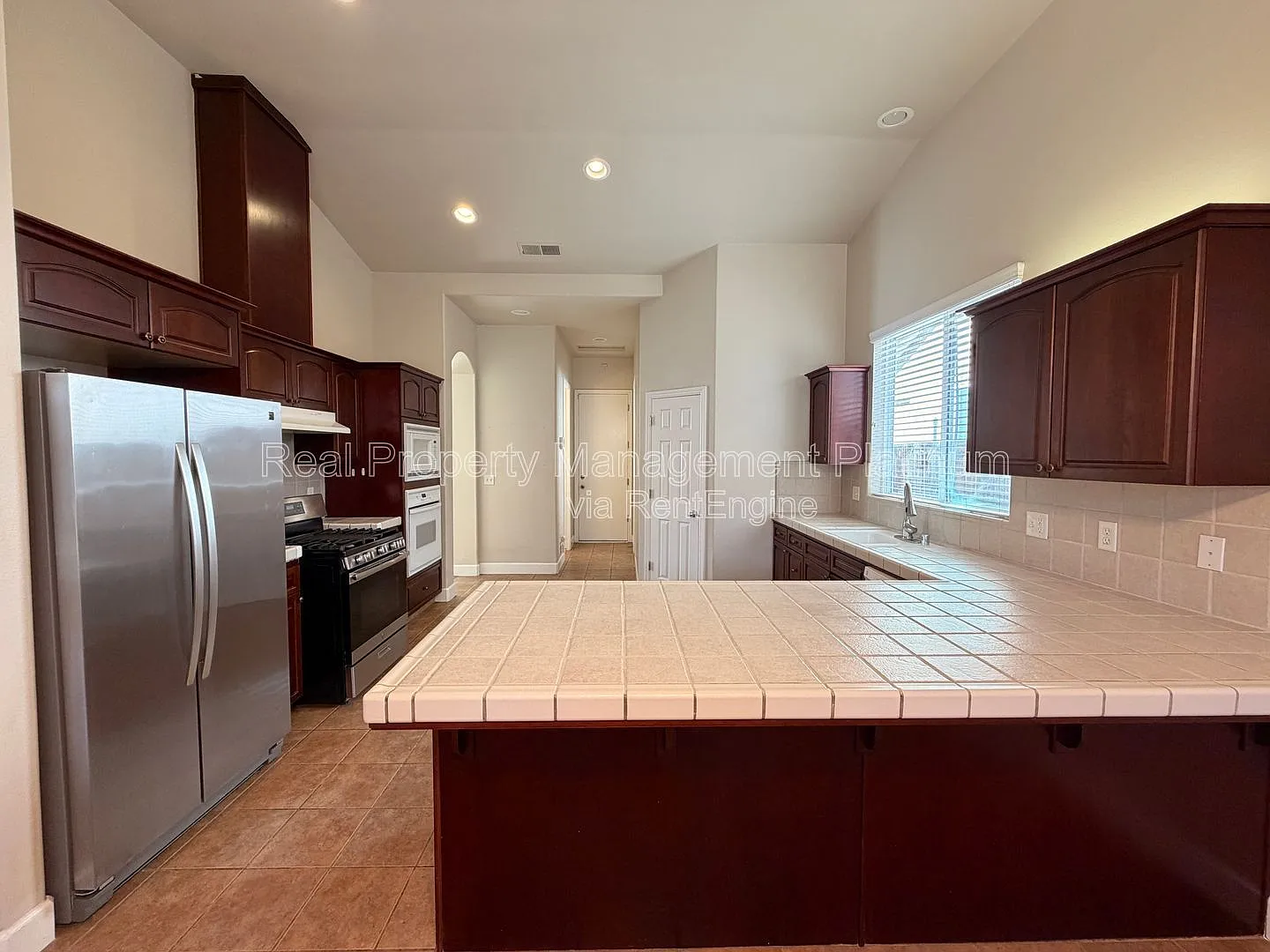 4 bed, 2.5 bath, 2692 sqft, $2,750 — Photo 1