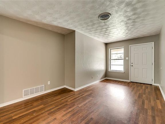 3rd image of 1112 S Carlton St