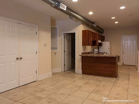 4th image of 1206 W Wrightwood Ave