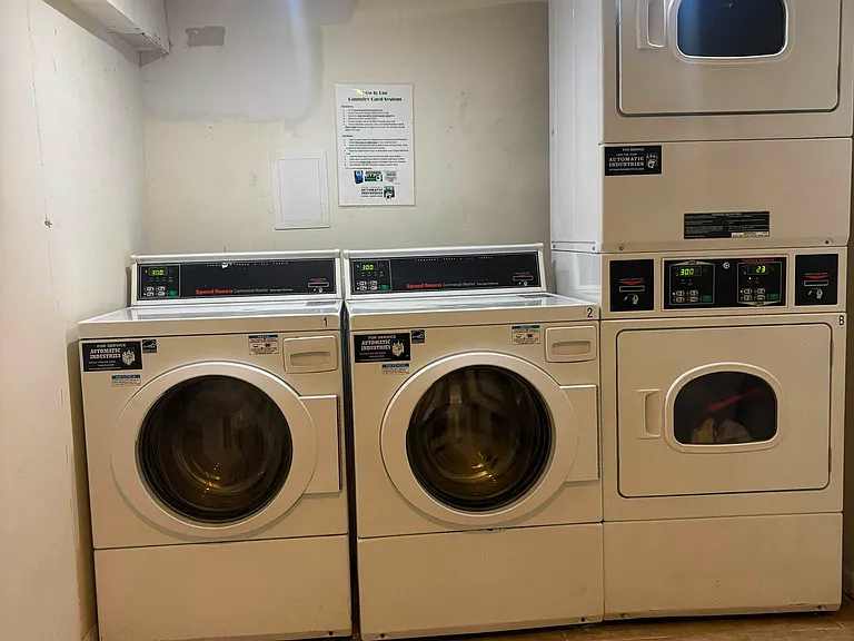 218 21st St #3-R — Photo 8