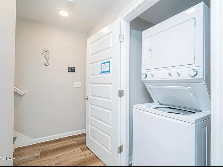 6320 Beach Dr — Photo 22