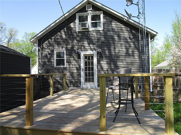 2nd image of 206 S Vine St