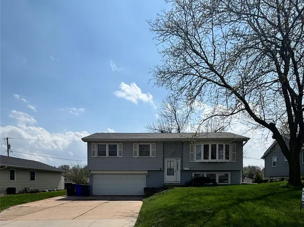 3917 Nancy Jane Ln NE, Cedar Rapids, IA 52402