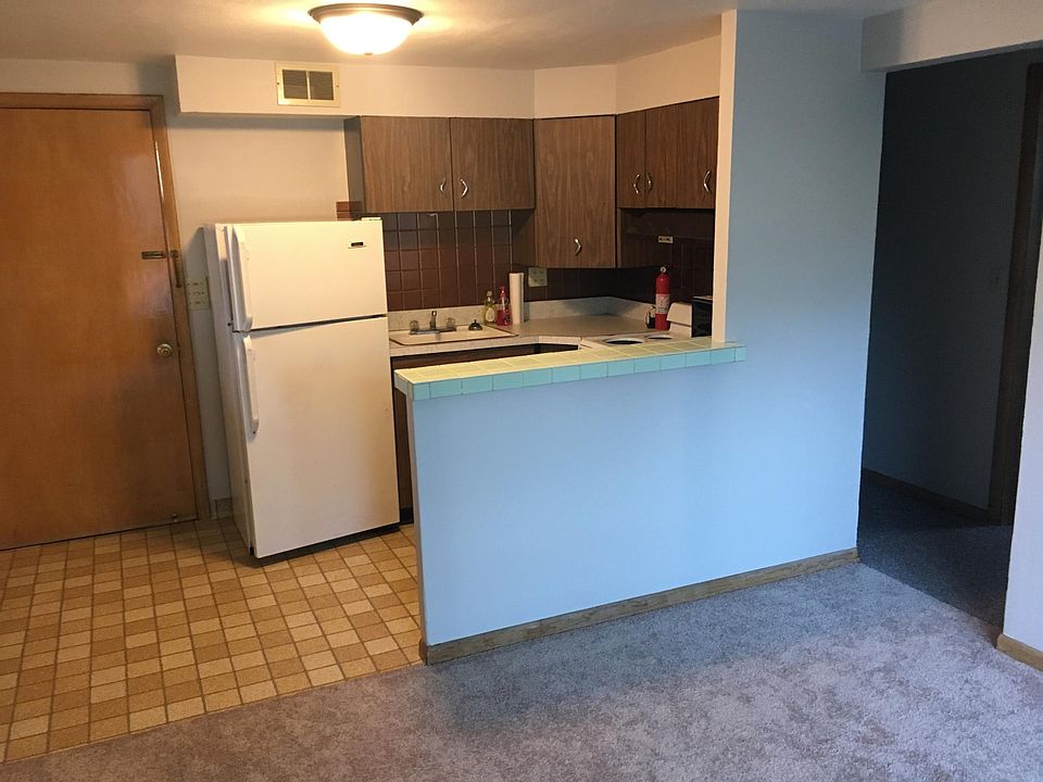 2nd image of 502 2nd St APT 1
