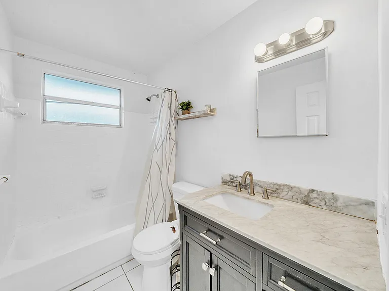 626 SW 14th Ave #205 — Photo 12
