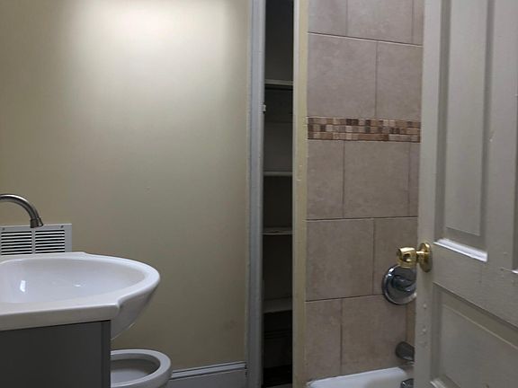 Bathroom(B)