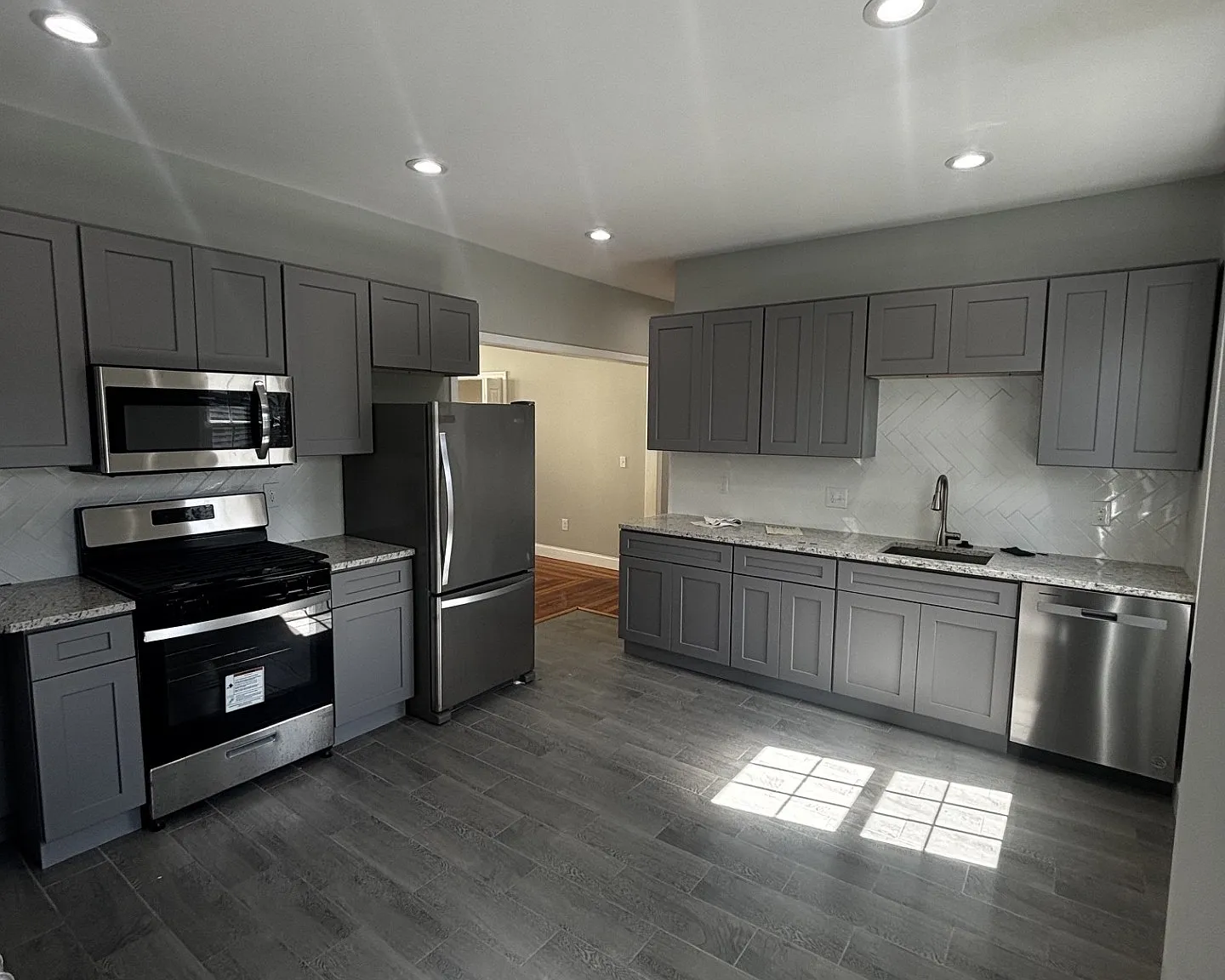 4 bed, 1421 sqft, $3,650 — Photo 1