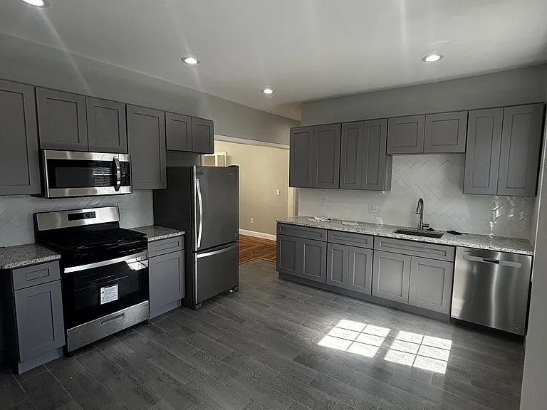 33 Wolcott St #3 — Photo 1