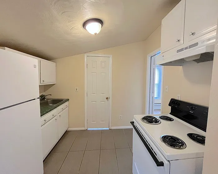 2 bed, 1.0 bath, 680 sqft, $1,195 — Photo 1