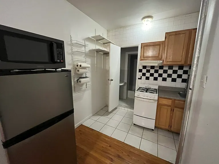 357 W 54th St #22A — Photo 3