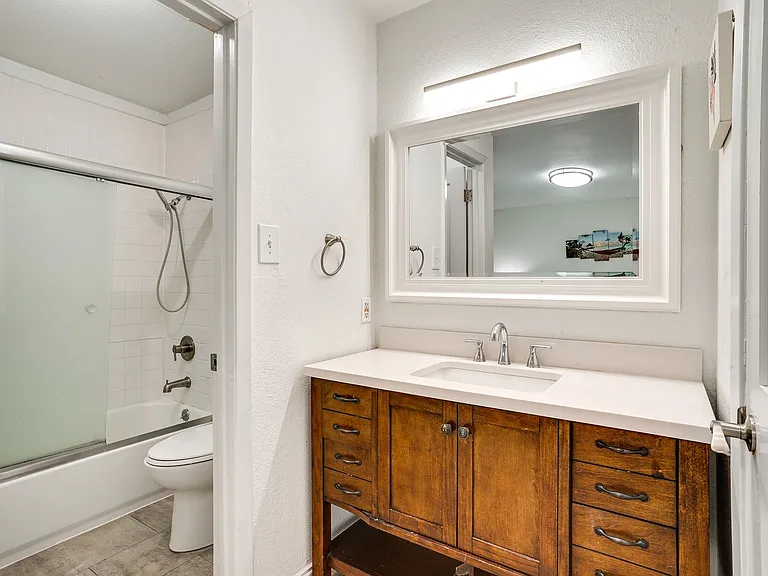 6646 E Lovers Ln — Photo 26