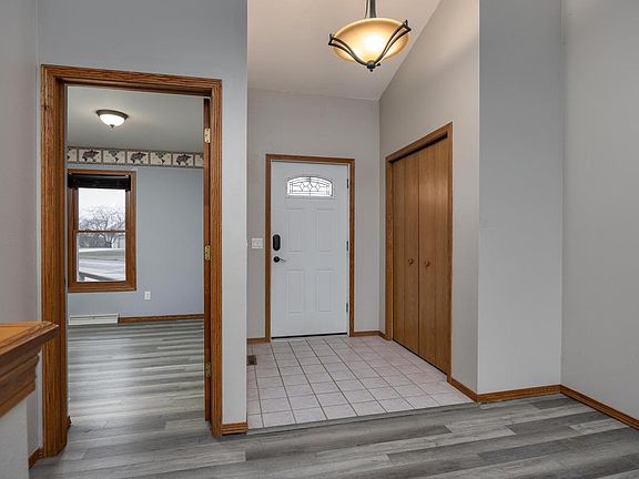 4th image of 902 Anna Court