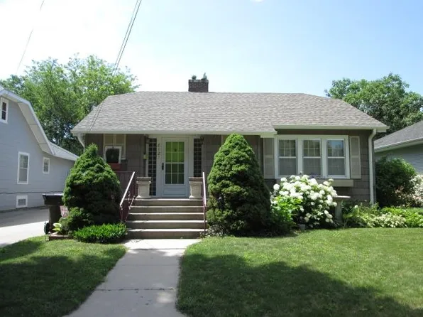 812 W 21st St, Kearney, NE 68845