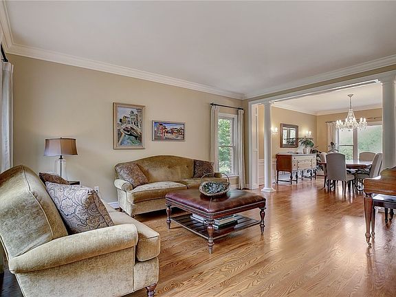 5th image of 636 Woodvalley Dr
