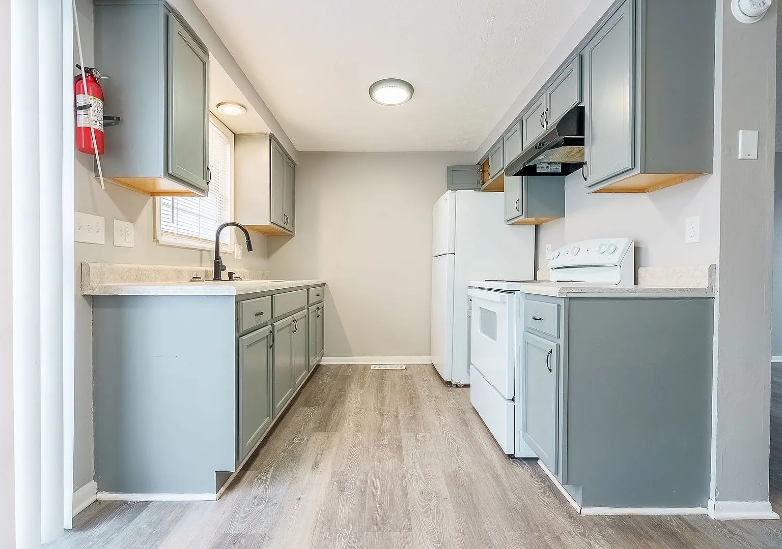 100 Heritage Cir — Photo 1
