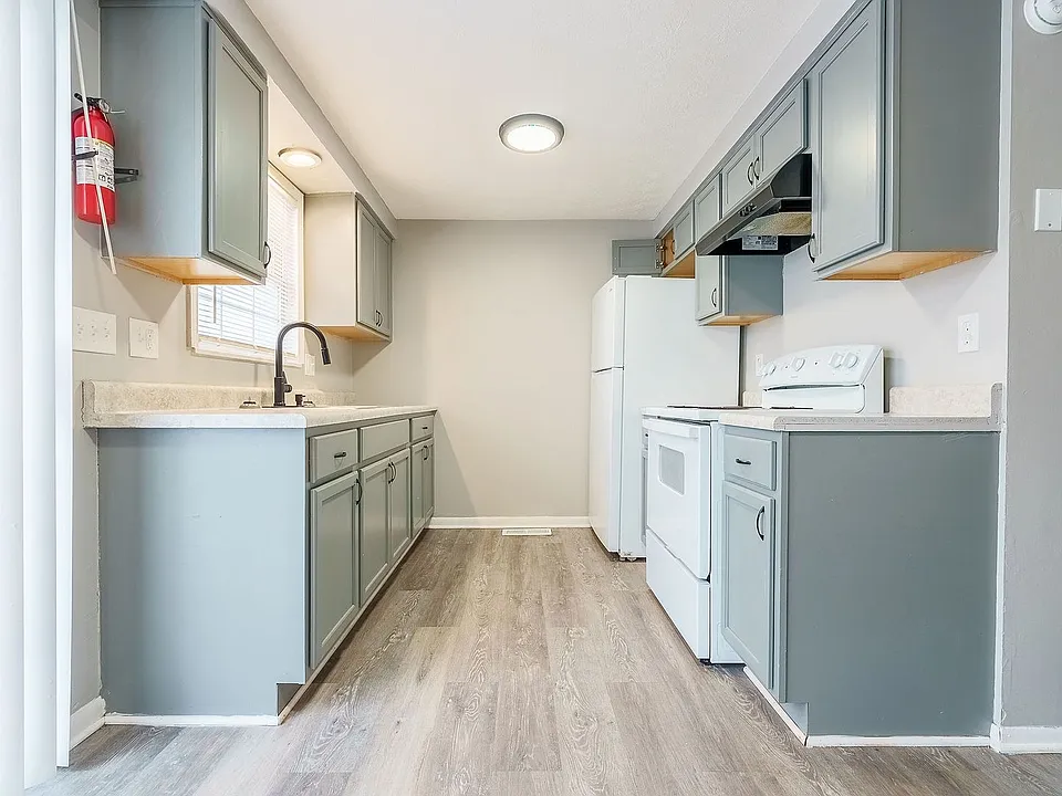 100 Heritage Cir #122