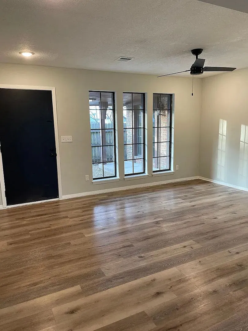 Perfect 2 Bedroom, 1 Bathroom! — Photo 1