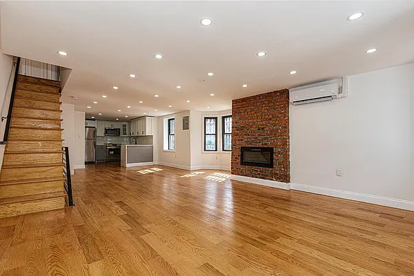 Rented by Friedman Mayer, LREB | media 3