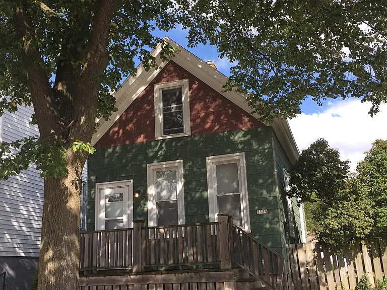 2534 N Weil St — Photo 1