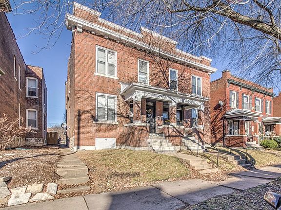 3rd image of 4067 Botanical Ave