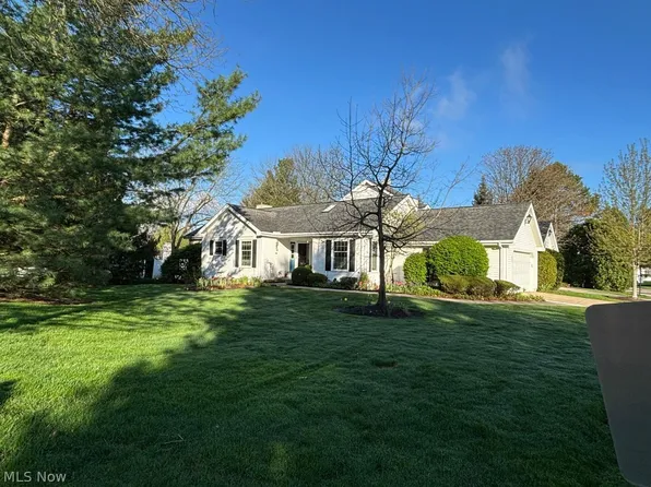 621 Fairfield Ln, Aurora, OH 44202