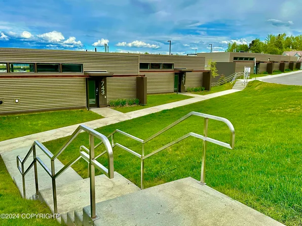 743 Top Rail Ln #B6, Anchorage, AK 99501