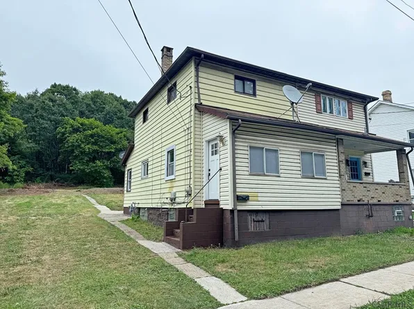 713 Railroad St, Windber, PA 15963