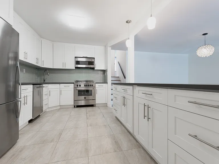 576 Henry St #2 — Photo 2