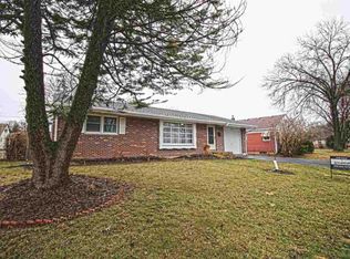 2734 Broadmoor Dr, Rockford, IL 61108
