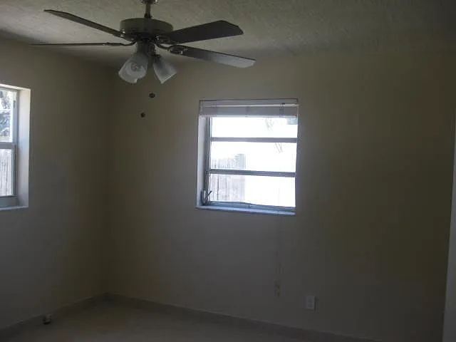 5841 N Farragut Dr — Photo 10