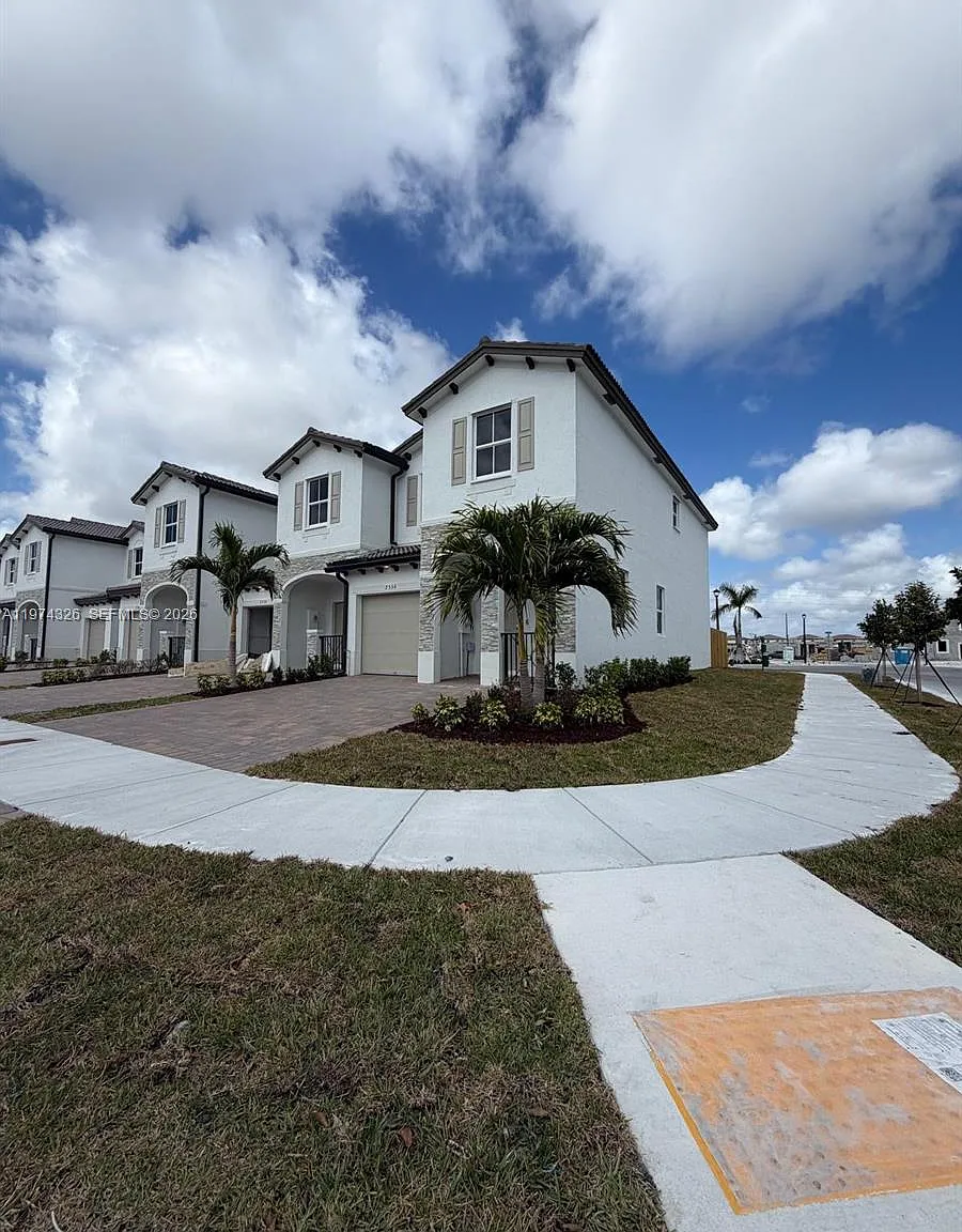 Lennar At Altamira — Photo 2