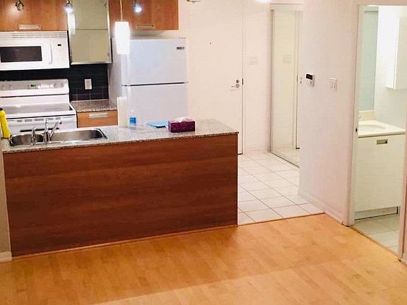 3rd image of 38 Grenville St #1706