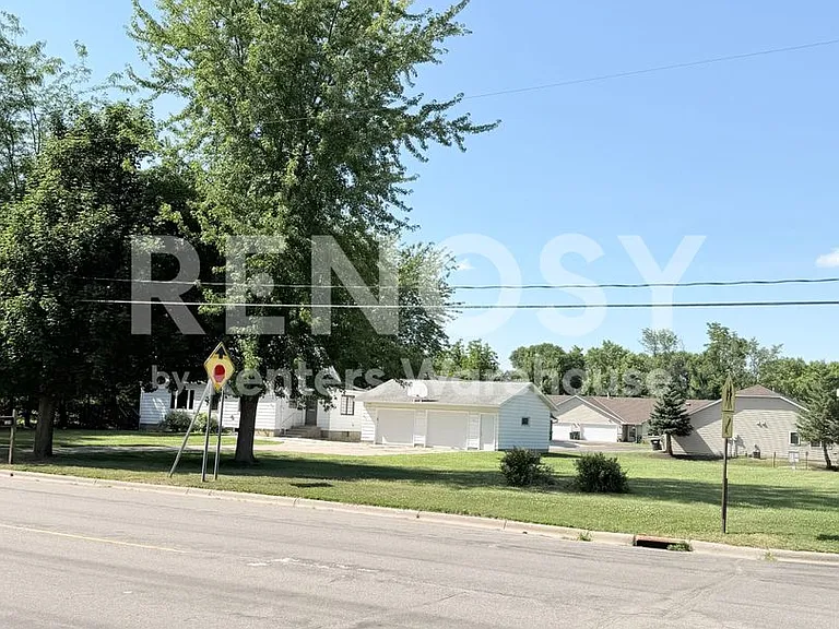 320 Linden Ave W — Photo 16