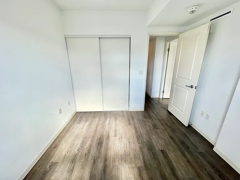 220 Cannon St E — Photo 36